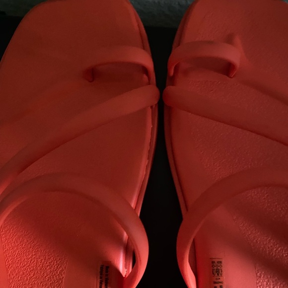 Crocs Miami Toe Loop Sandal Flat Orange Croslite Foam Comfy Strappy Sandals 10 - Picture 5 of 8